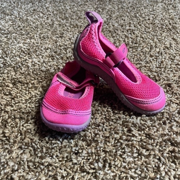 🐶🐶Speedo toddler/little girls size 5/6 (Small) pink water shoes.🐶🐶 - Picture 2 of 6